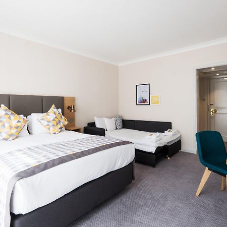 Holiday Inn Farnborough By Ihg Экстерьер фото