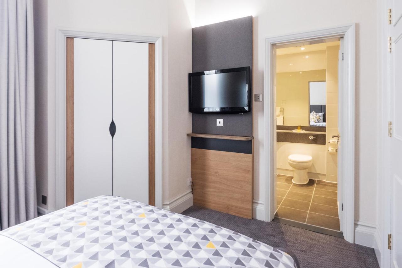 Holiday Inn Farnborough By Ihg Экстерьер фото