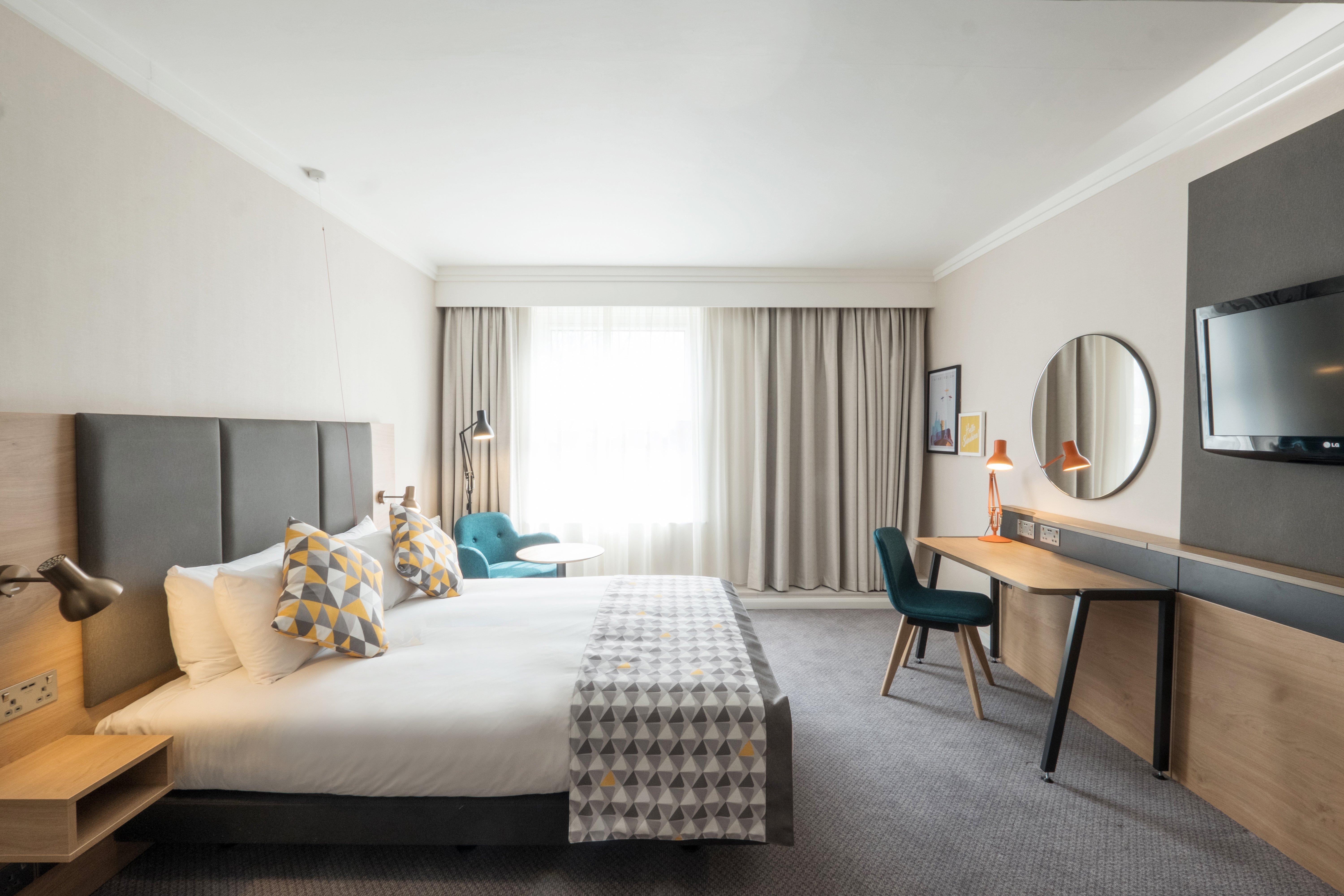 Holiday Inn Farnborough By Ihg Экстерьер фото