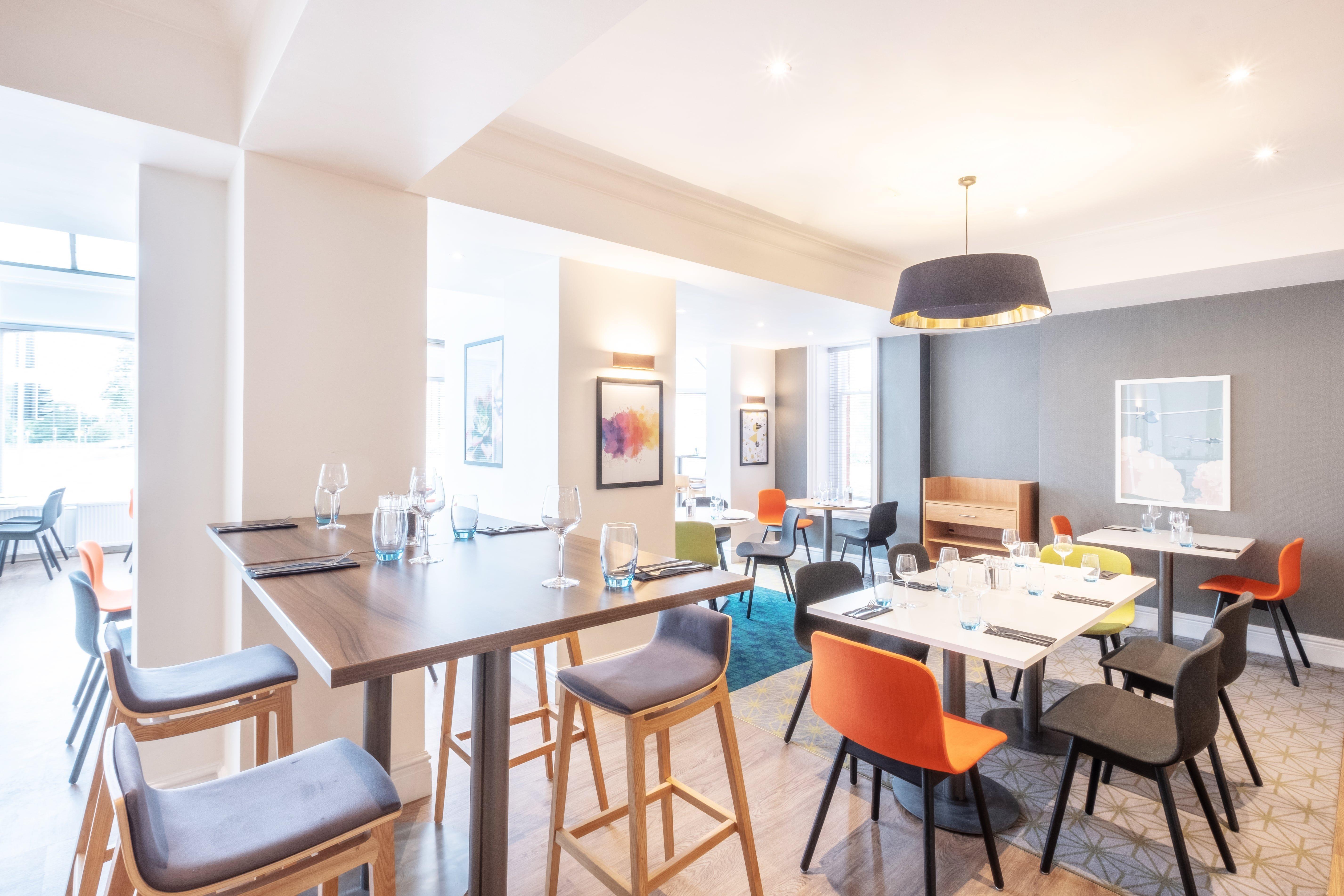 Holiday Inn Farnborough By Ihg Экстерьер фото