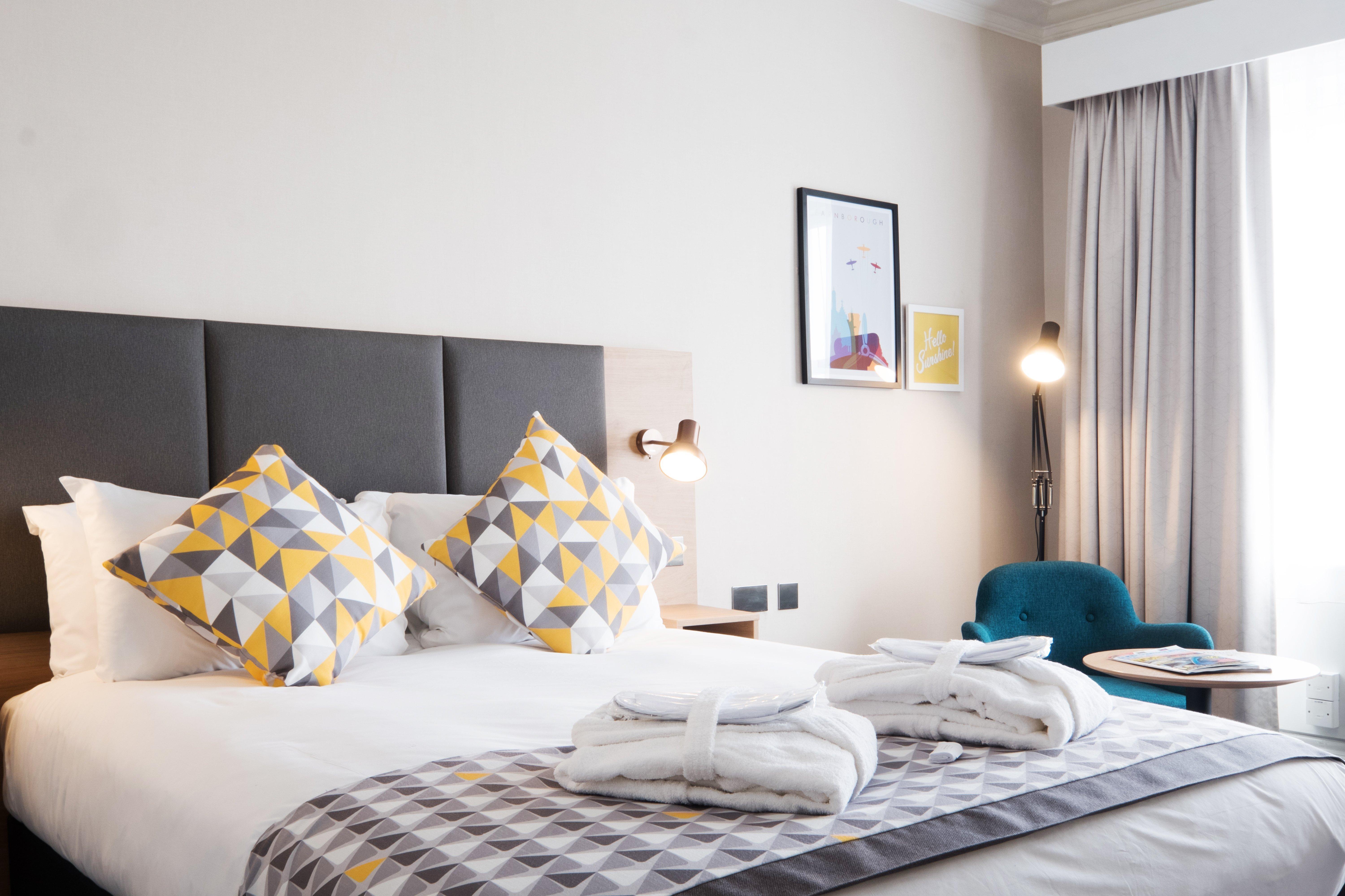 Holiday Inn Farnborough By Ihg Экстерьер фото