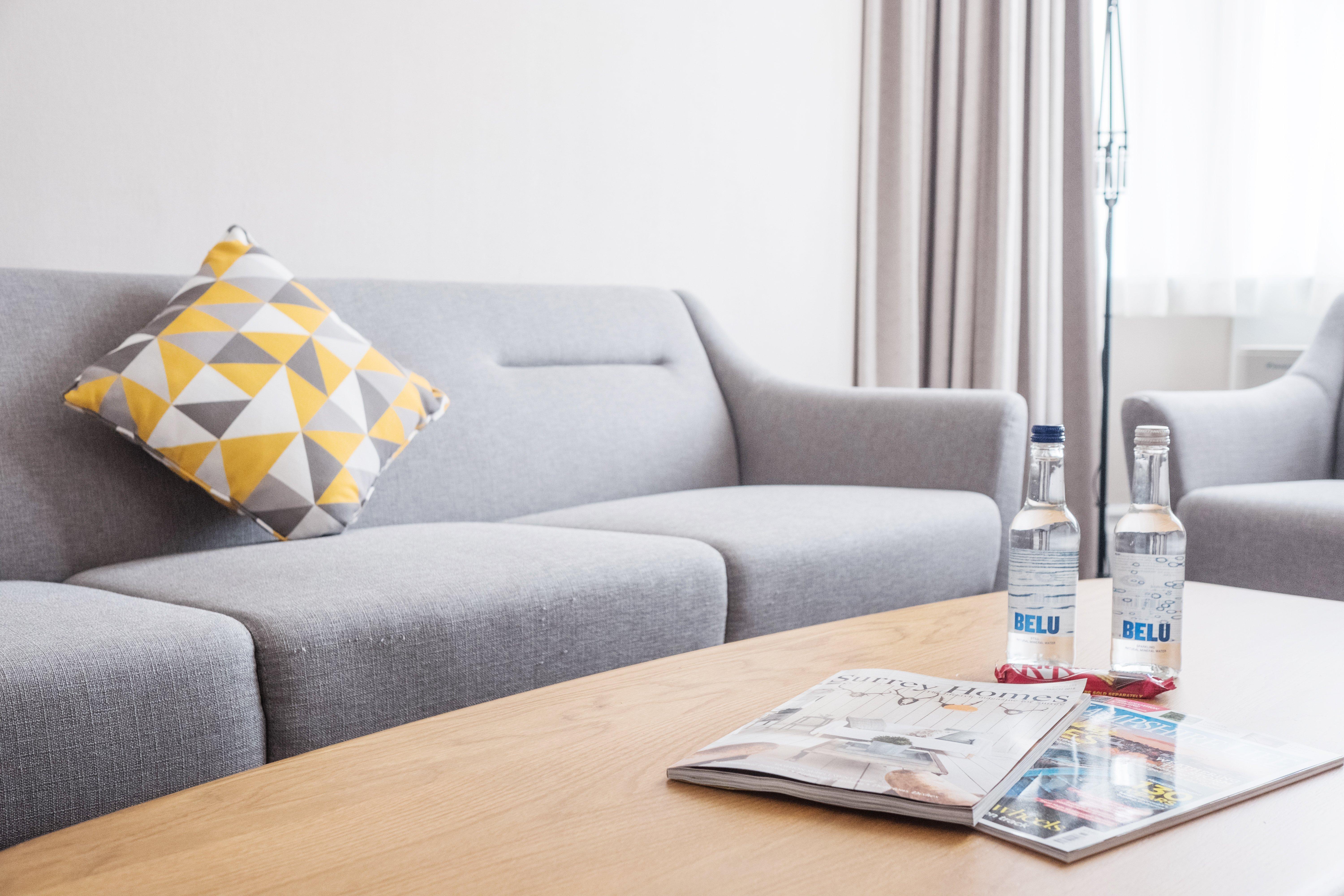 Holiday Inn Farnborough By Ihg Экстерьер фото
