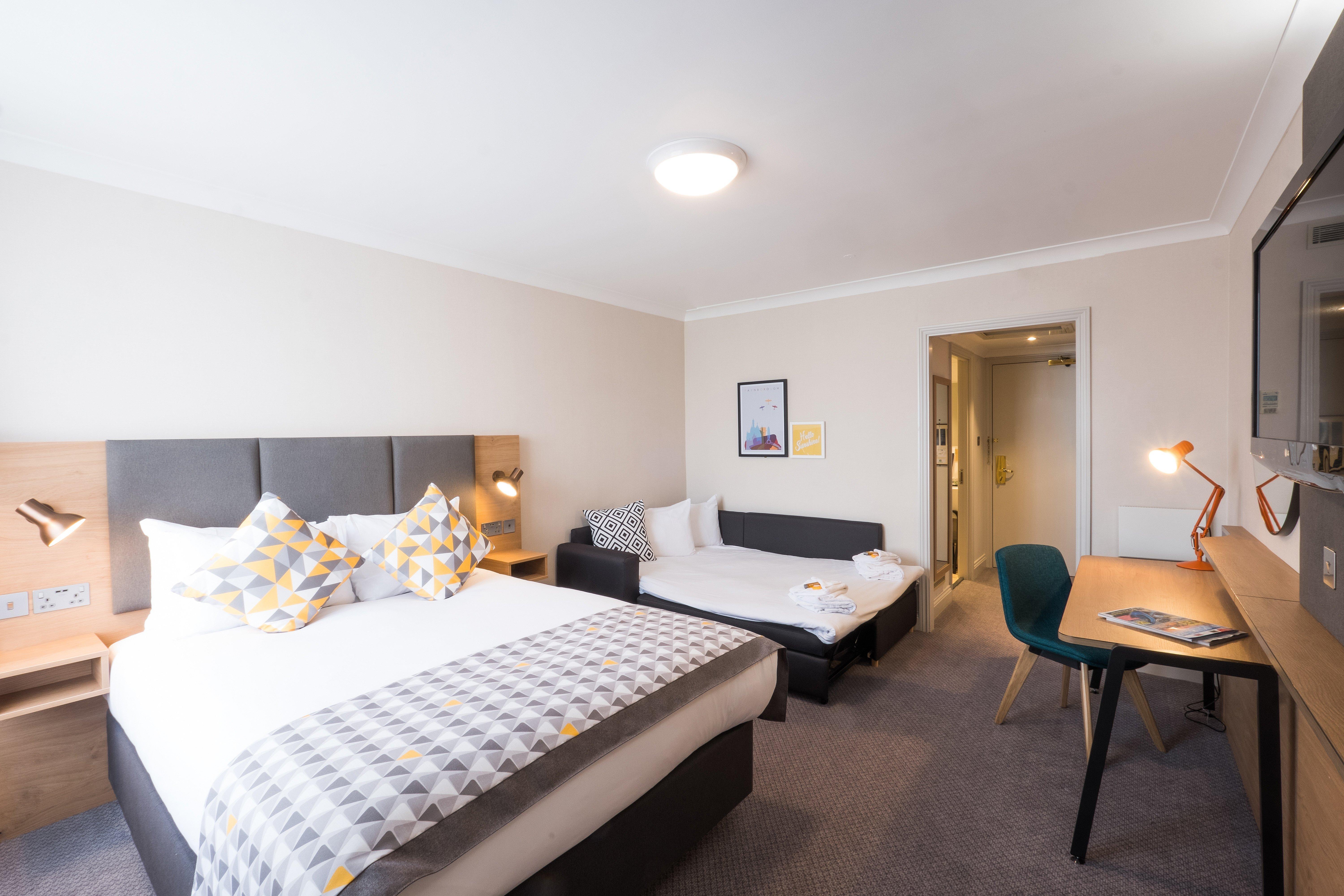 Holiday Inn Farnborough By Ihg Экстерьер фото