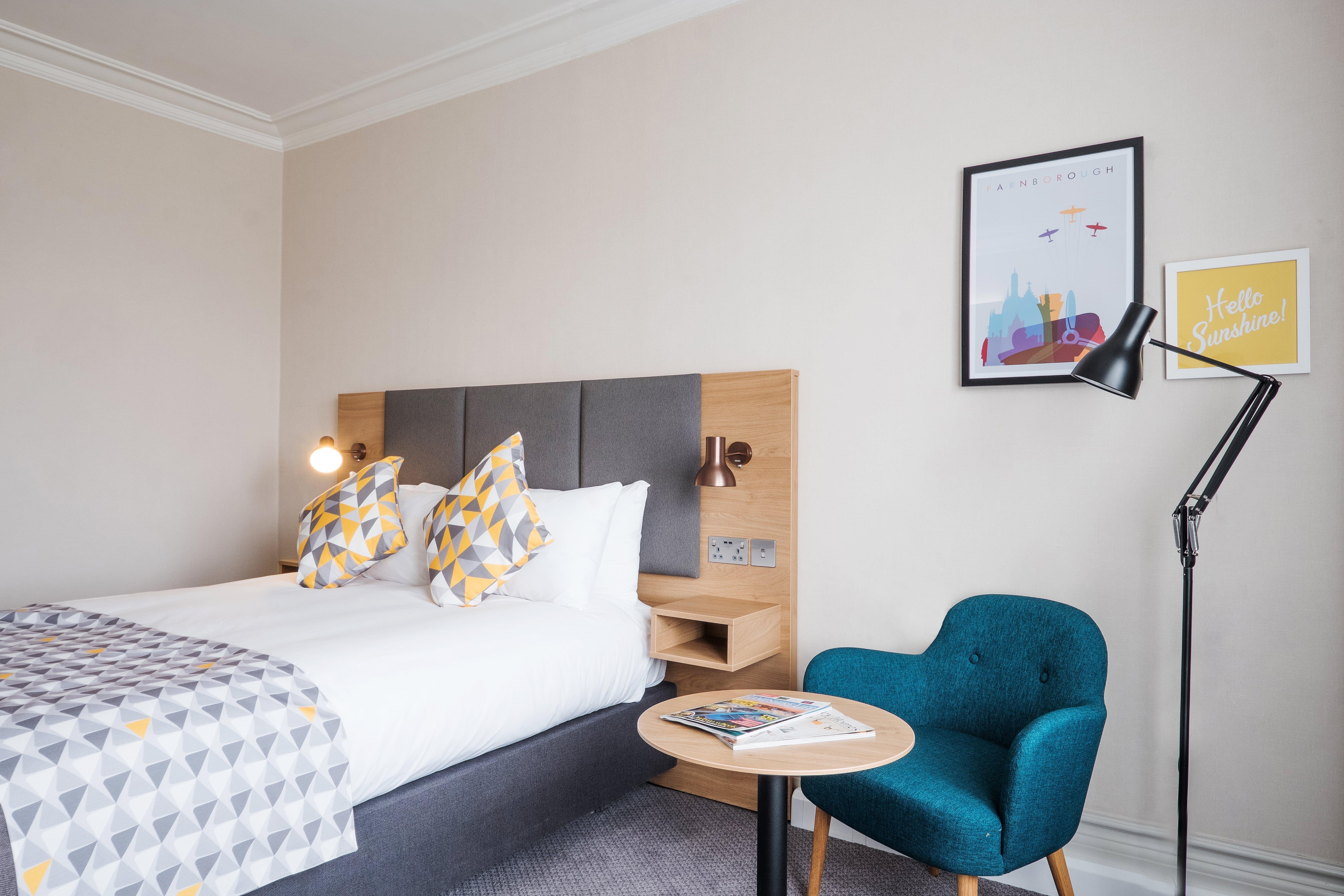 Holiday Inn Farnborough By Ihg Экстерьер фото