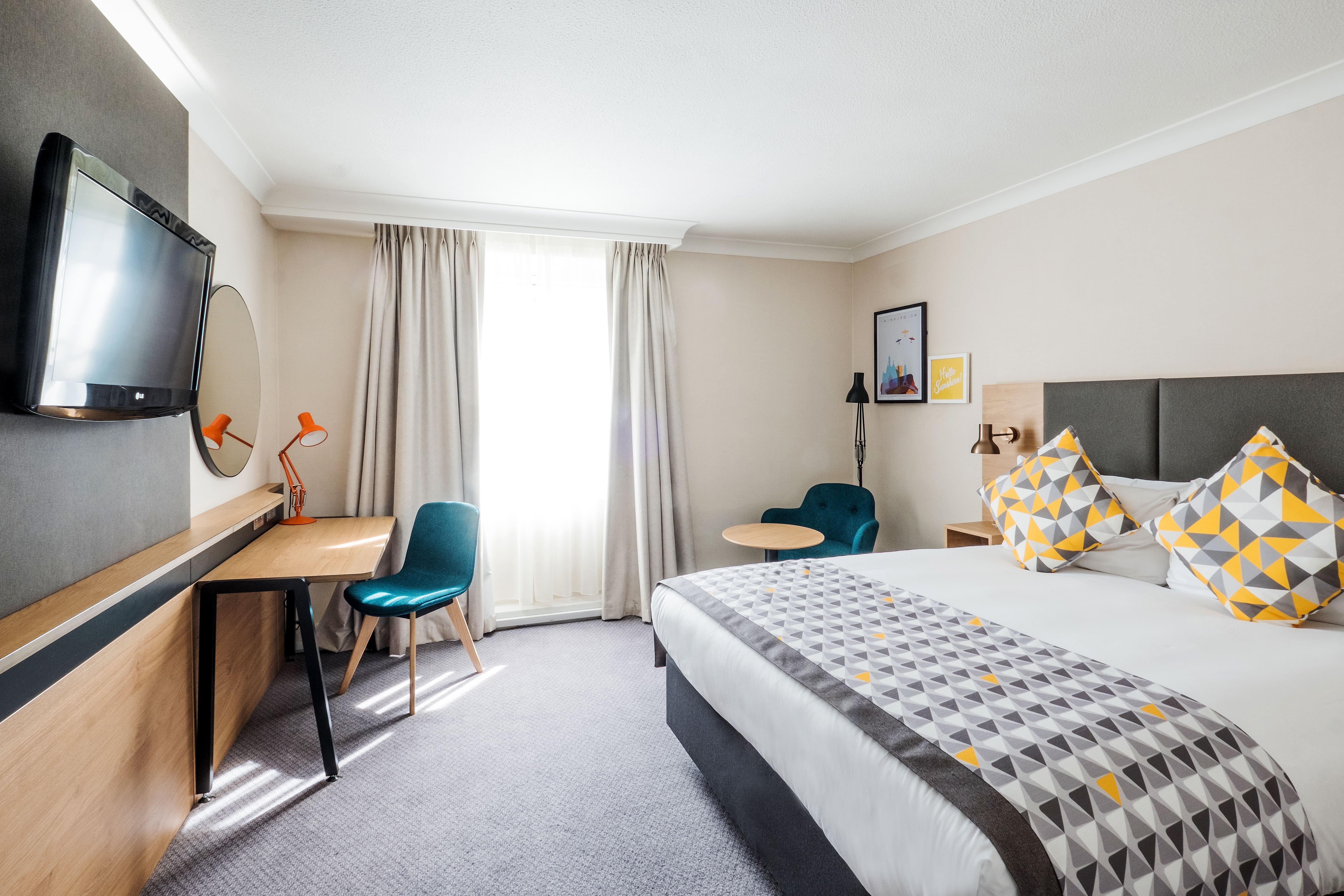 Holiday Inn Farnborough By Ihg Экстерьер фото