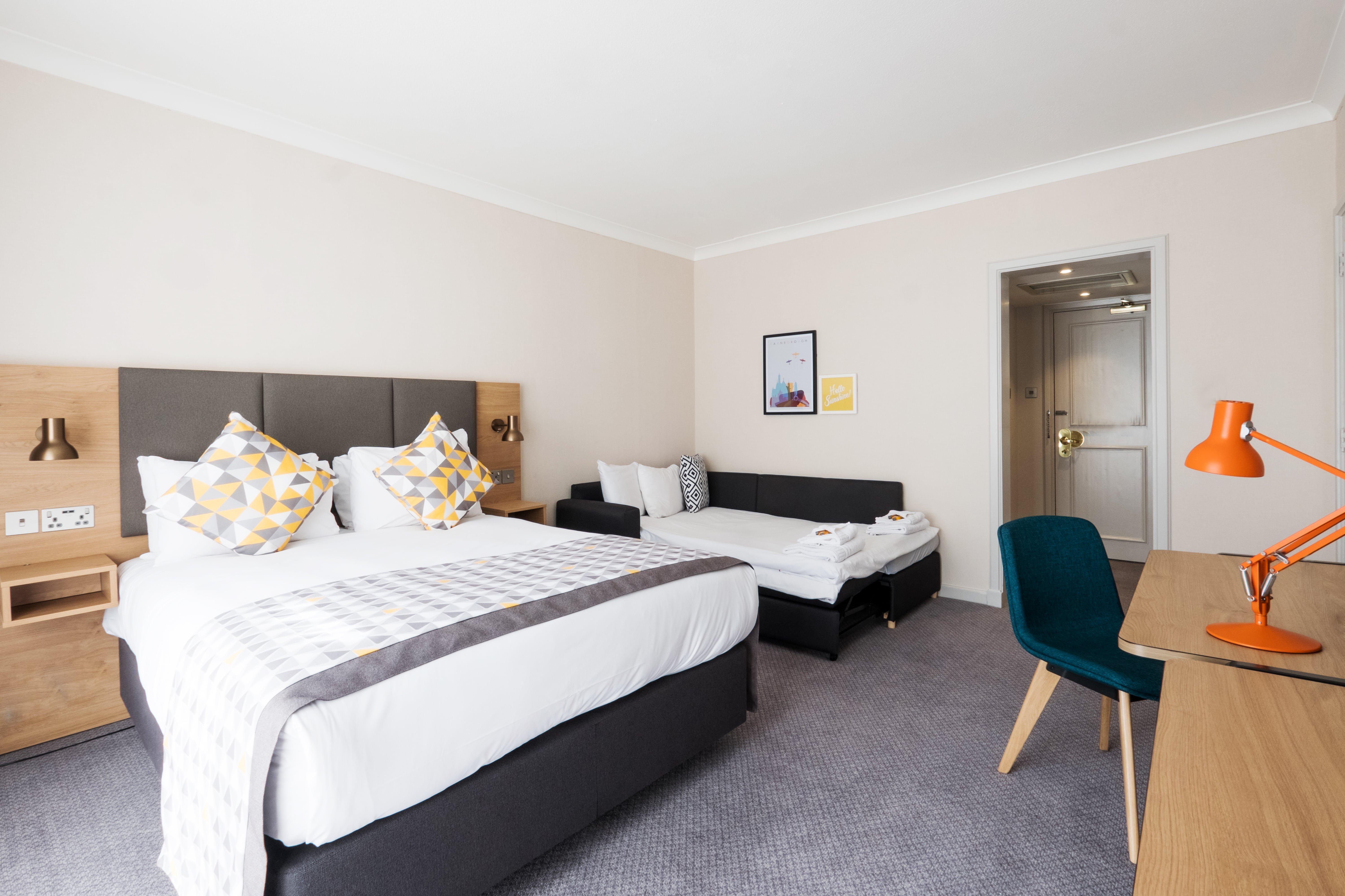 Holiday Inn Farnborough By Ihg Экстерьер фото