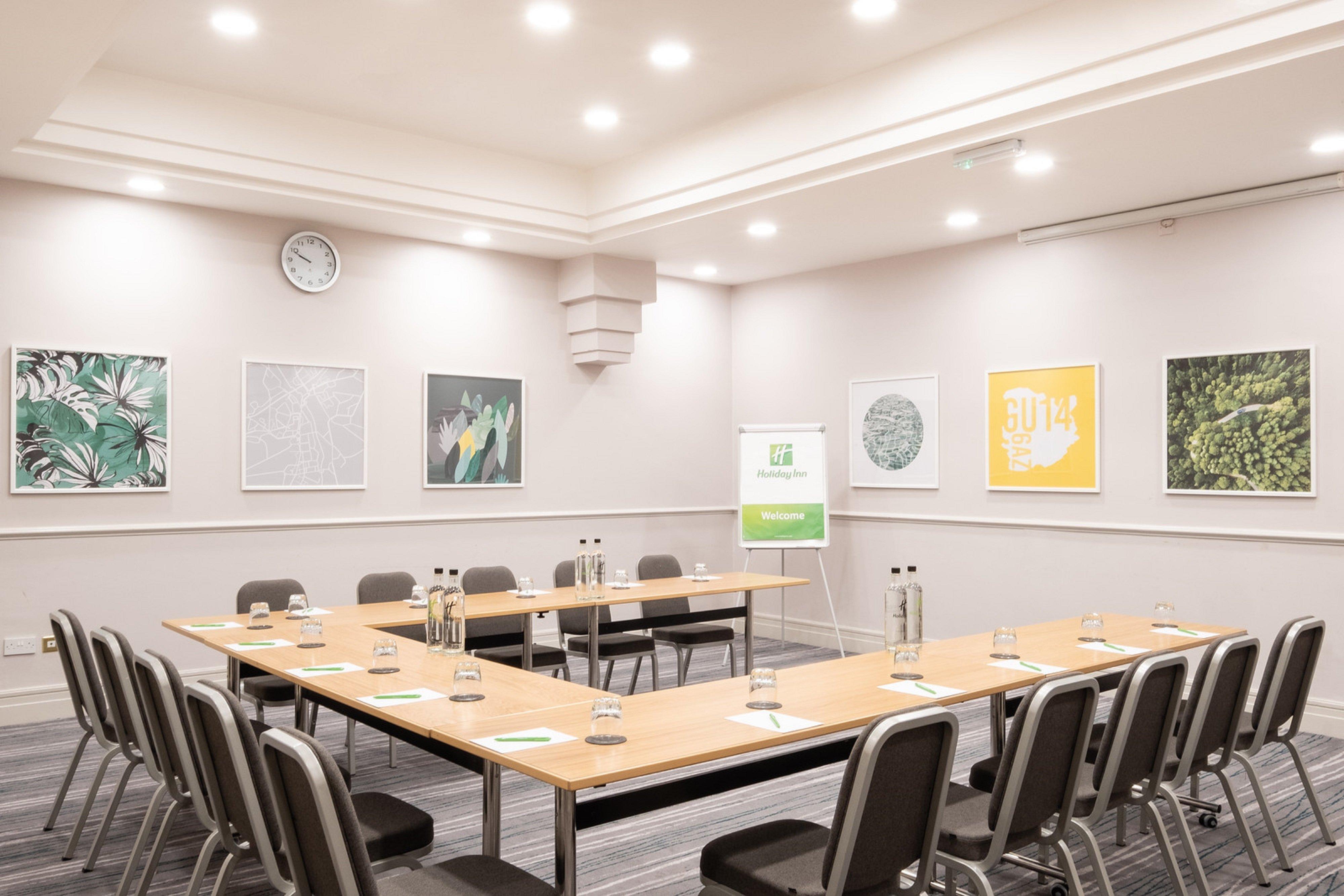 Holiday Inn Farnborough By Ihg Экстерьер фото