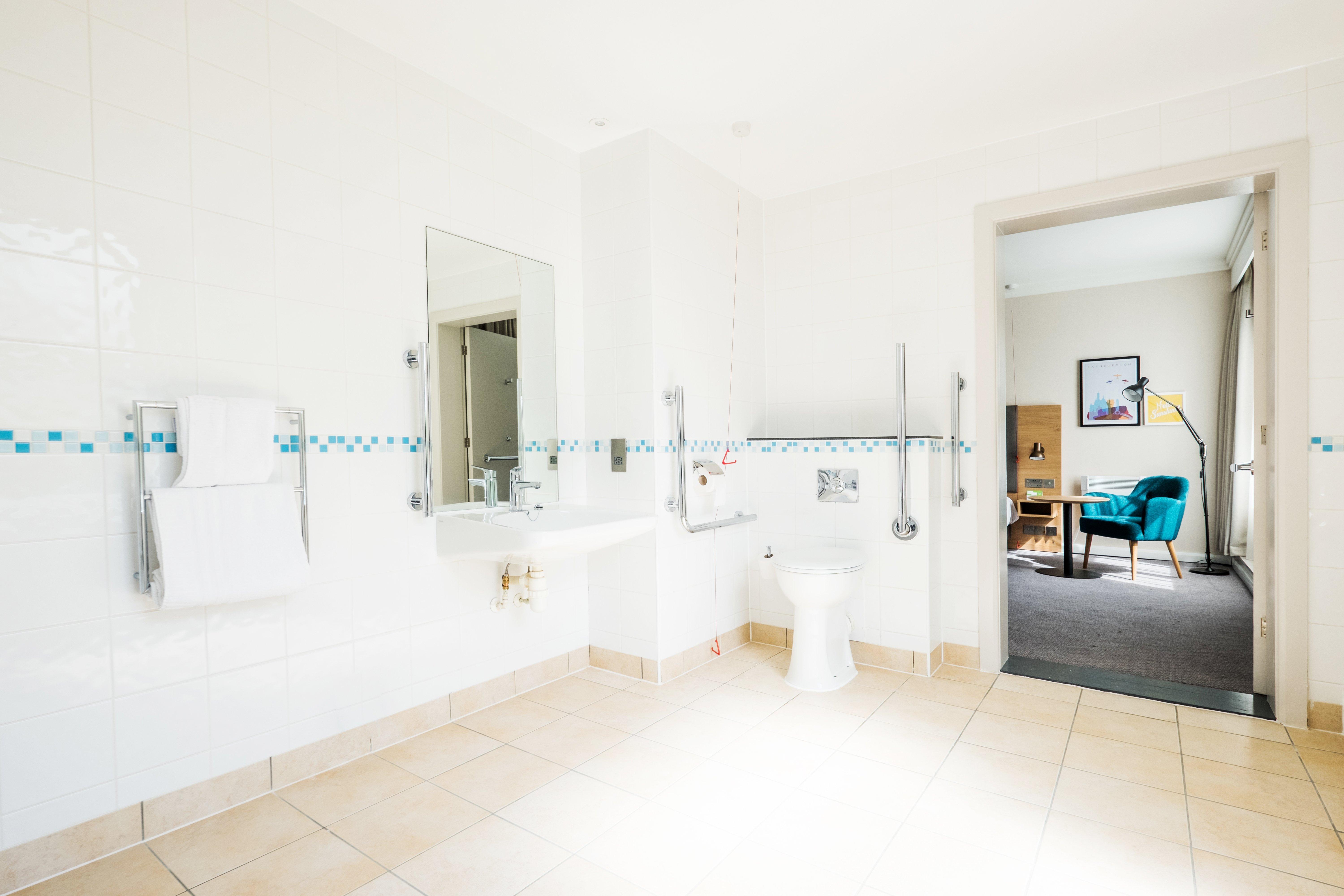 Holiday Inn Farnborough By Ihg Экстерьер фото