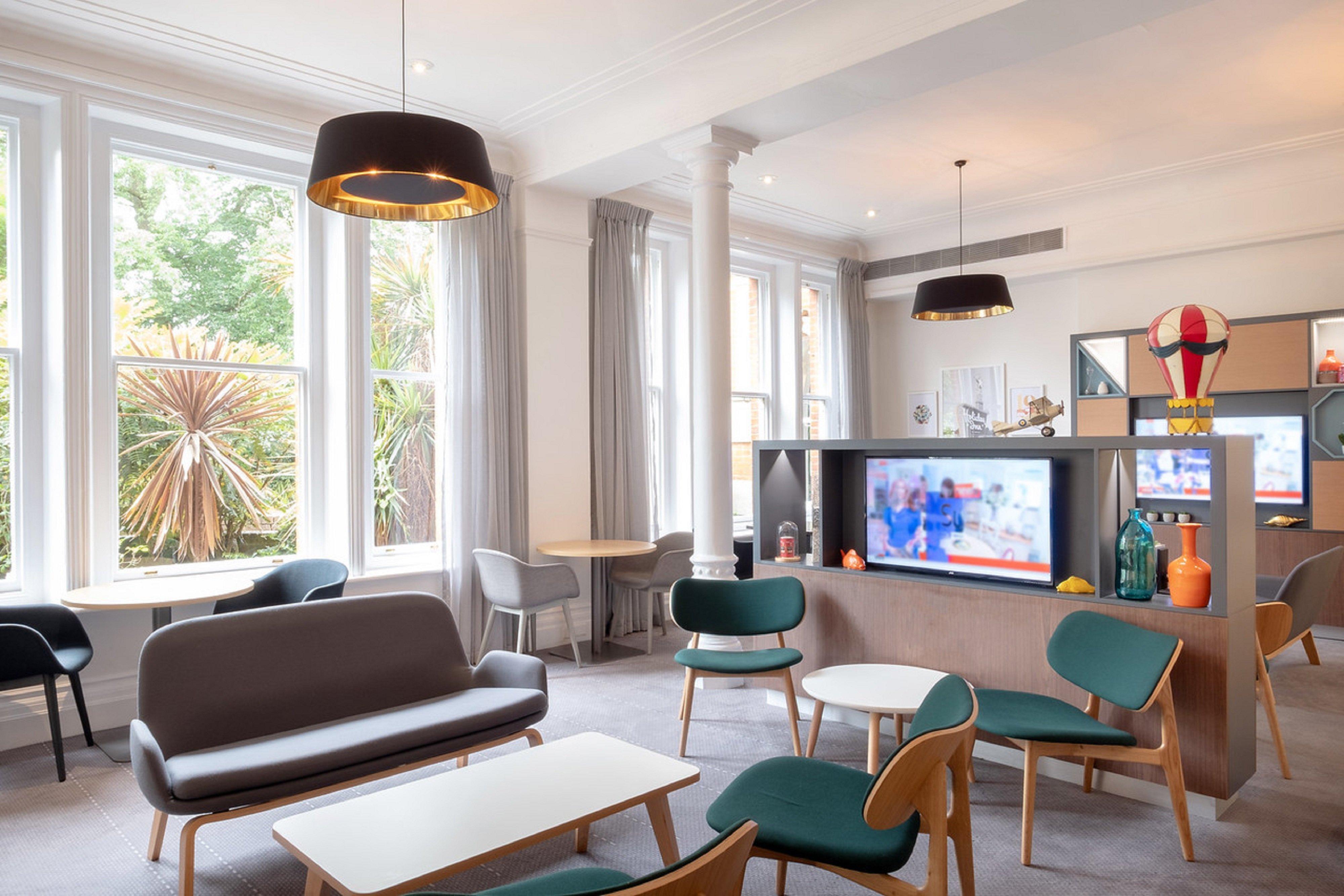 Holiday Inn Farnborough By Ihg Экстерьер фото