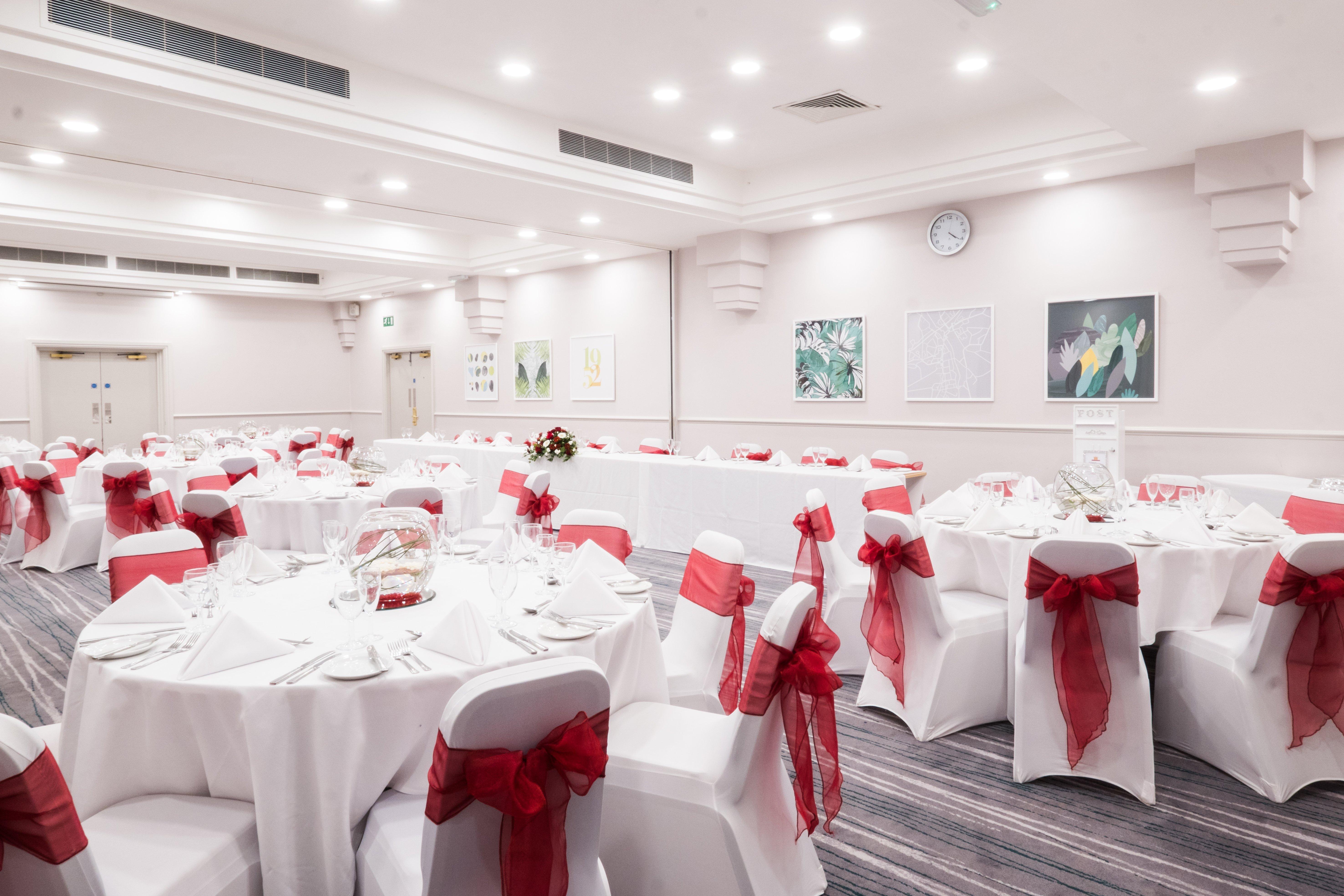 Holiday Inn Farnborough By Ihg Экстерьер фото