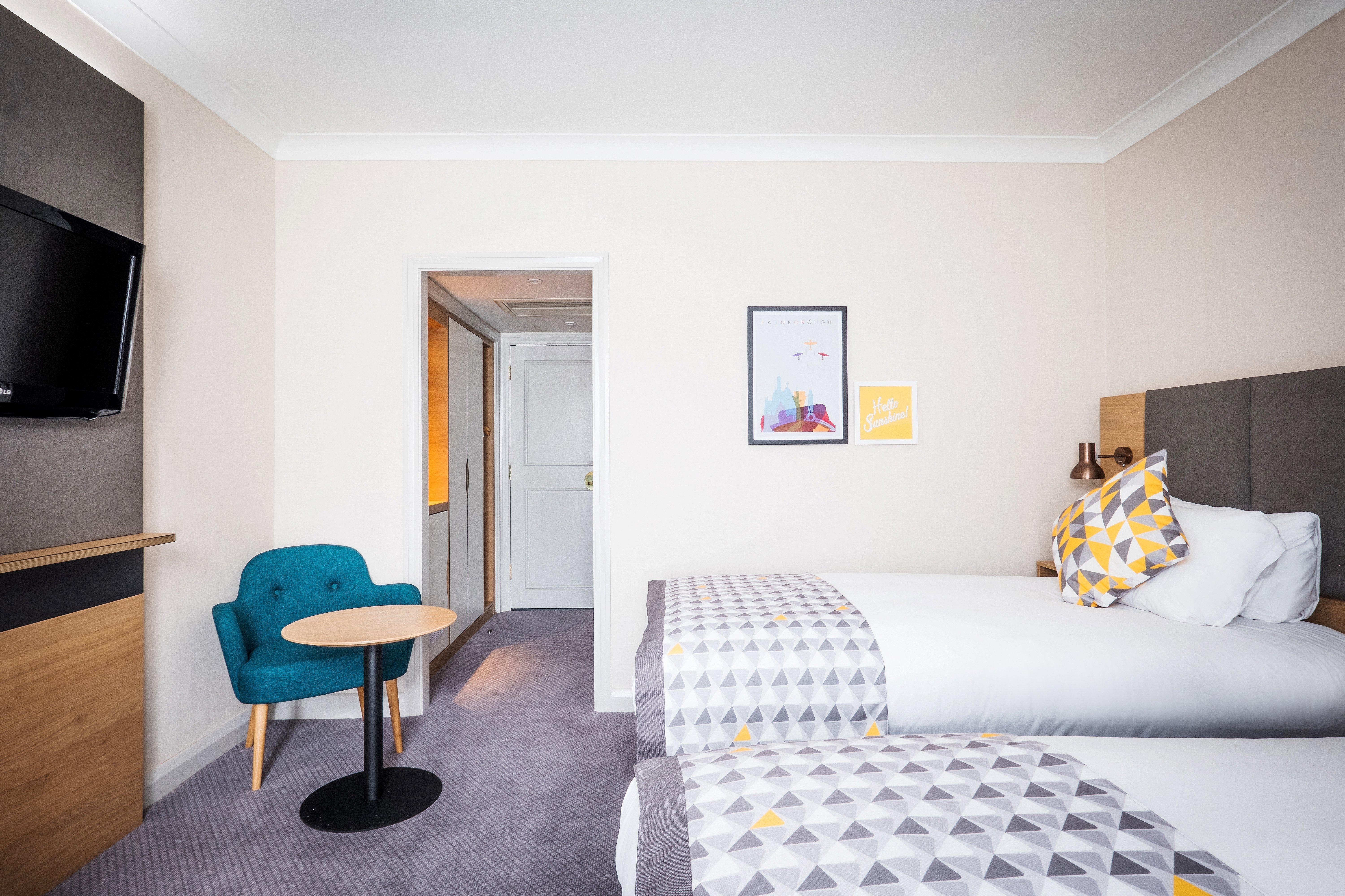 Holiday Inn Farnborough By Ihg Экстерьер фото