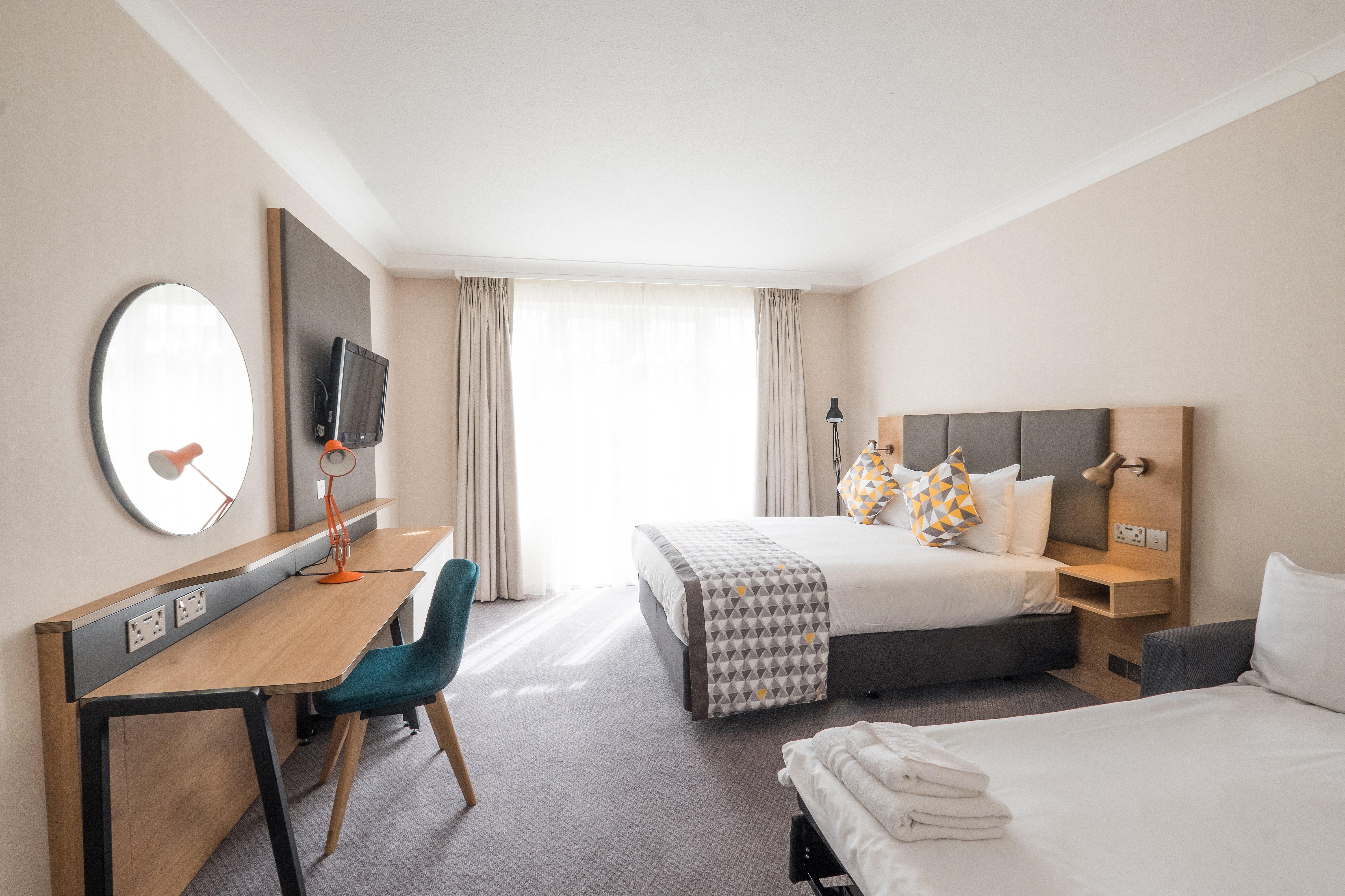Holiday Inn Farnborough By Ihg Экстерьер фото