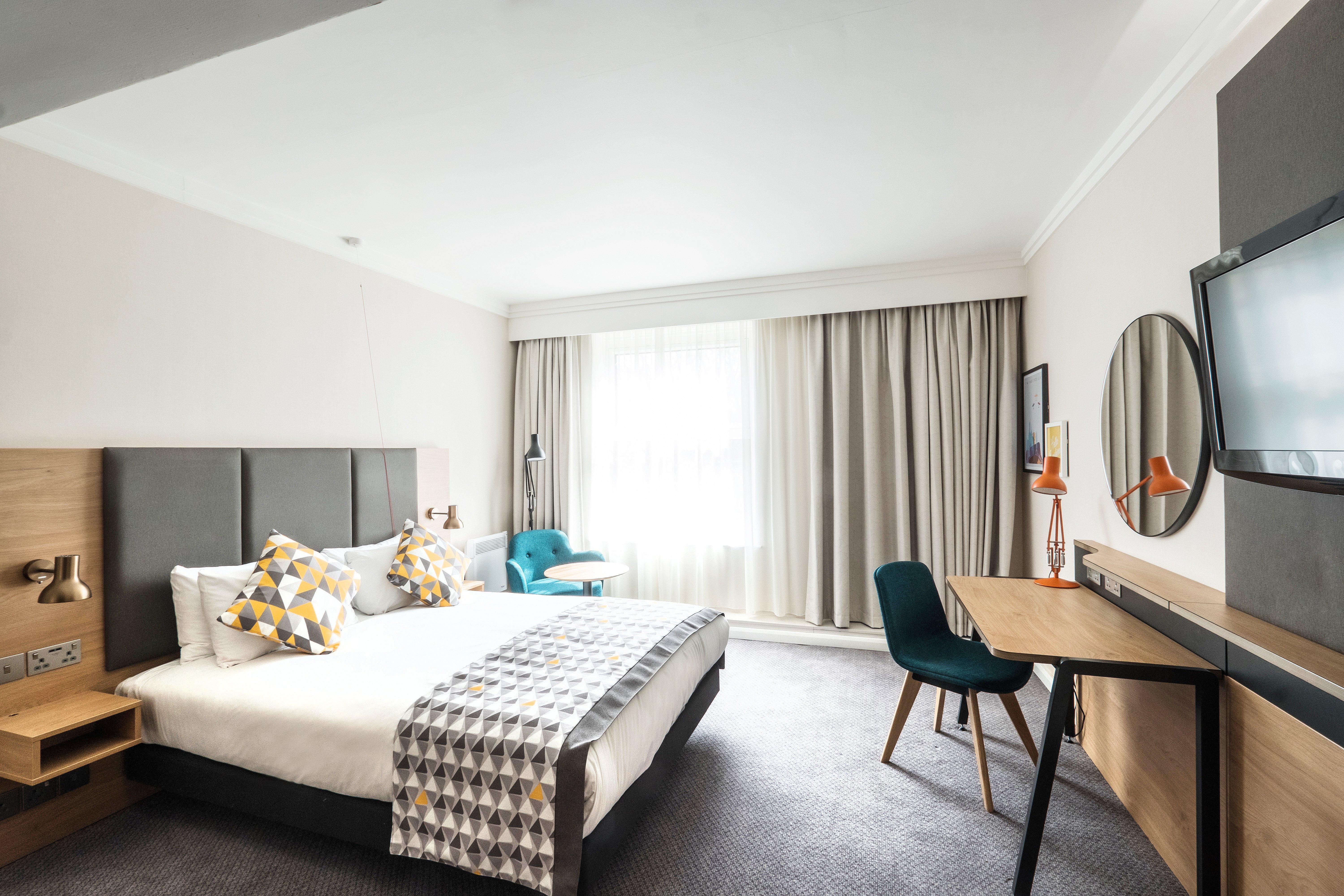 Holiday Inn Farnborough By Ihg Экстерьер фото