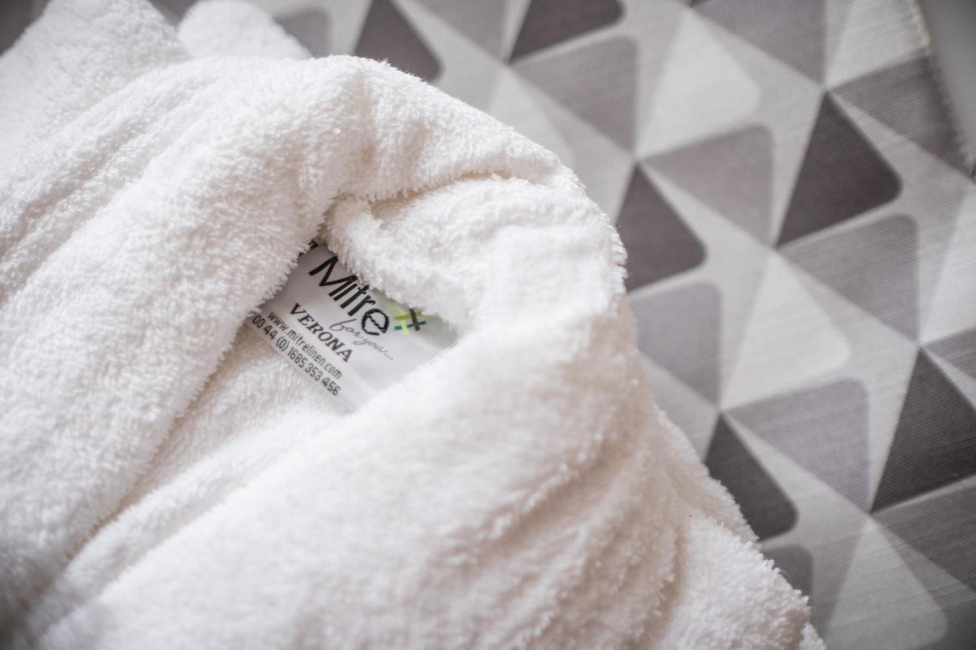 Holiday Inn Farnborough By Ihg Экстерьер фото