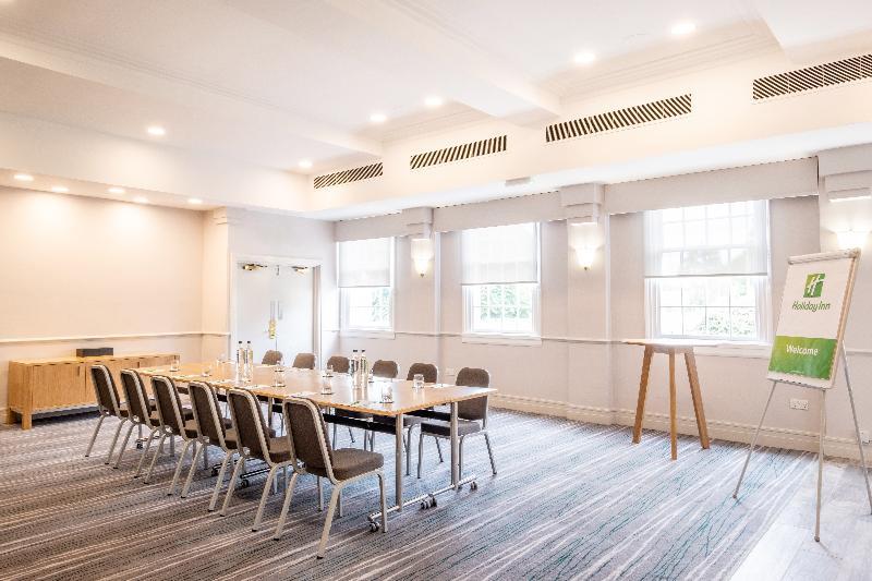 Holiday Inn Farnborough By Ihg Экстерьер фото