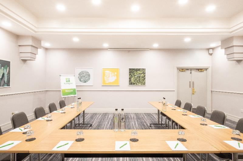 Holiday Inn Farnborough By Ihg Экстерьер фото